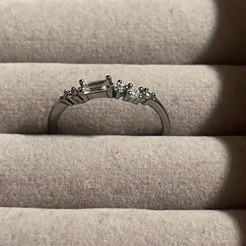 ❤️‍🔥BOGO FREE boutique silver crystal sparkling fashion ring Women’s 6 cocktail